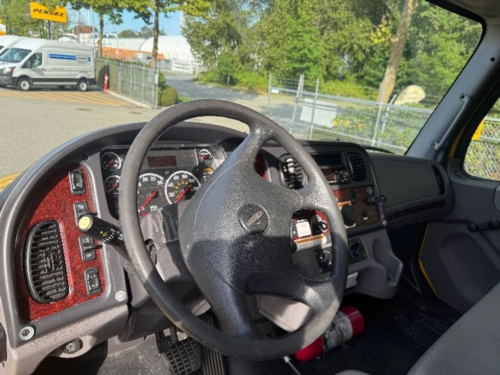 Medium Duty Box Truck-Light and Medium Duty Trucks-Freightliner-2018-M2-Delta-BC-219,846\n\t\tkm-$ 64,250 - Image 18