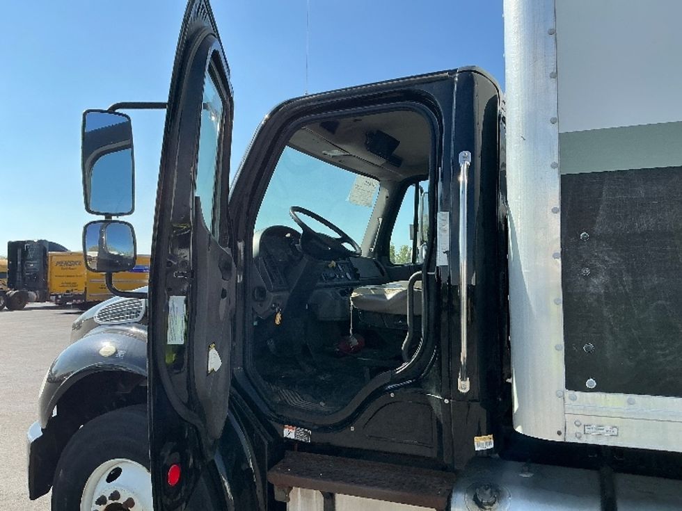 Medium Duty Box Truck-Light and Medium Duty Trucks-Freightliner-2018-M2-East Chicago-IN-189,124\n\t\tmiles-$ 41,750 - Image 16