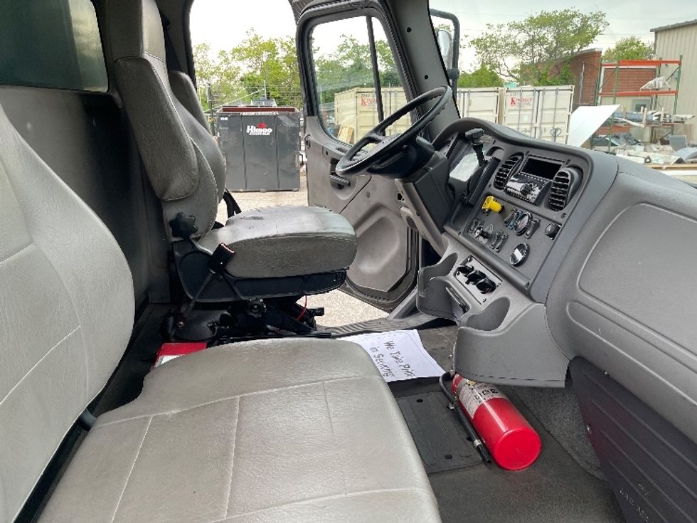 Medium Duty Box Truck-Light and Medium Duty Trucks-Freightliner-2018-M2-Elkhart-IN-78,474\n\t\tmiles-$ 50,250 - Image 21