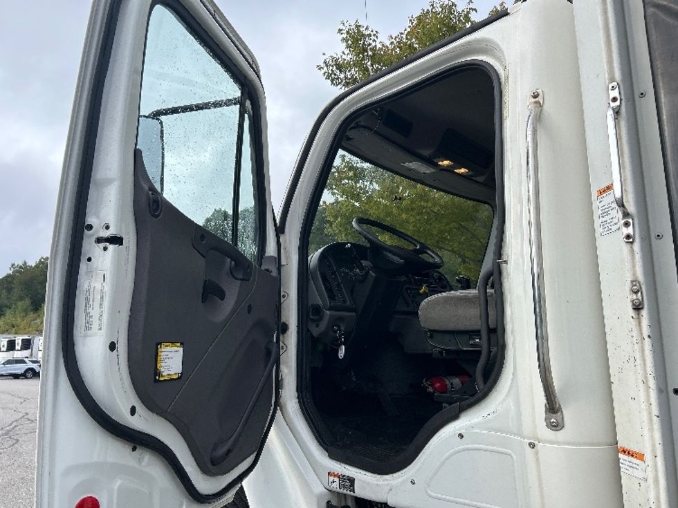 Medium Duty Box Truck-Light and Medium Duty Trucks-Freightliner-2018-M2-Fitchburg-MA-280,396\n\t\tmiles-$ 37,000 - Image 16