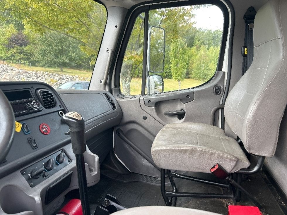 2018 Freightliner M2 106 Medium Duty photo 15