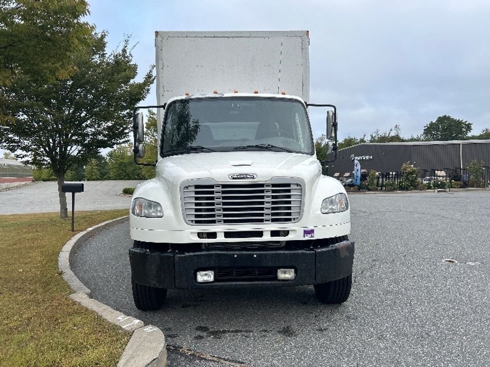 2018 Freightliner M2 106 Medium Duty photo 2