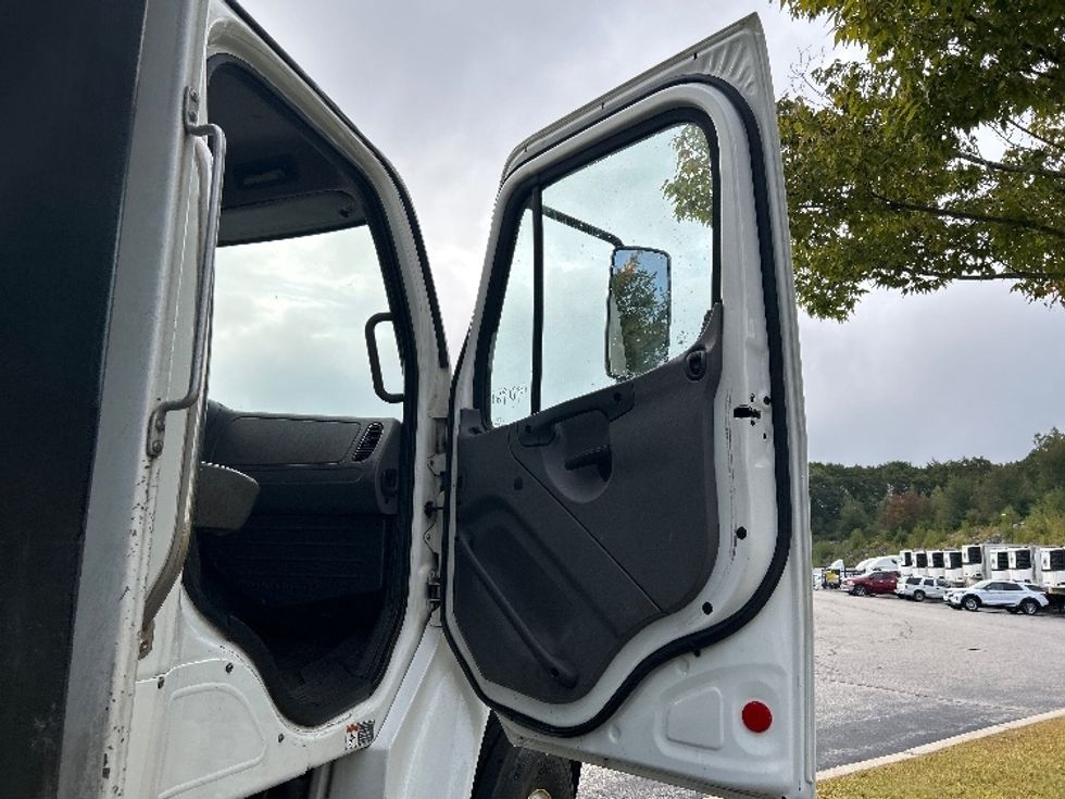 Medium Duty Box Truck-Light and Medium Duty Trucks-Freightliner-2018-M2-Fitchburg-MA-280,396\n\t\tmiles-$ 37,000 - Image 20