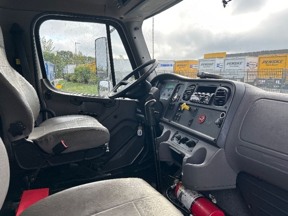 2018 Freightliner M2 106 Medium Duty photo 17