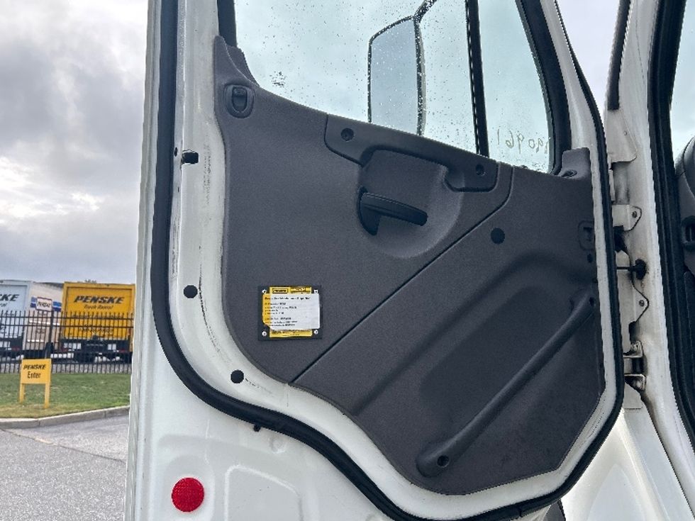 2018 Freightliner M2 106 Medium Duty photo 5