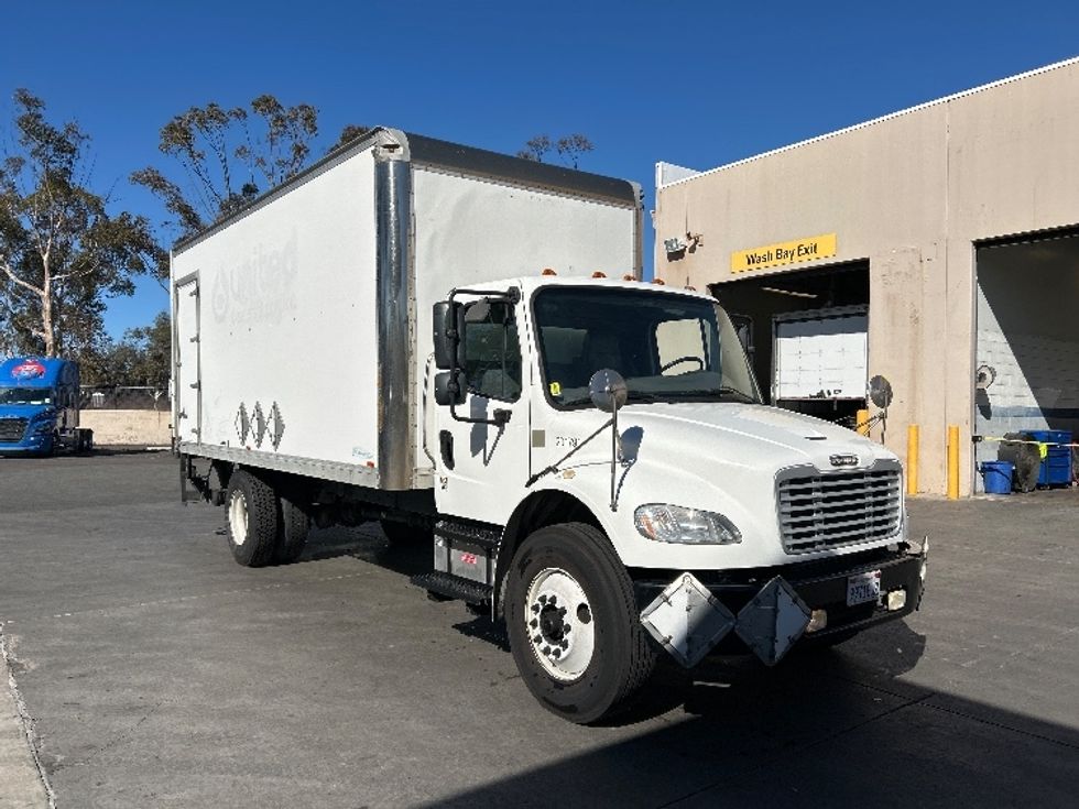 Medium Duty Box Truck-Light and Medium Duty Trucks-Freightliner-2018-M2-Fontana-CA-137,212\n\t\tmiles-$ 34,750 - Image 1