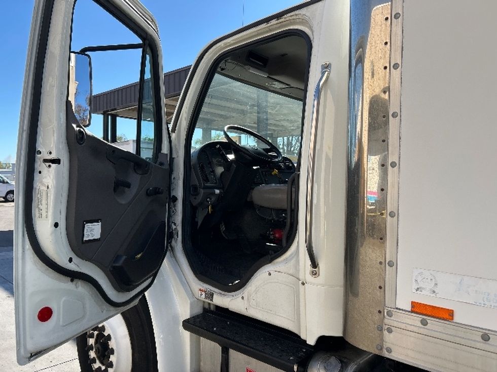 Medium Duty Box Truck-Light and Medium Duty Trucks-Freightliner-2018-M2-Fontana-CA-137,212\n\t\tmiles-$ 34,750 - Image 16