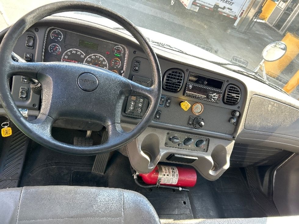 Medium Duty Box Truck-Light and Medium Duty Trucks-Freightliner-2018-M2-Fontana-CA-137,212\n\t\tmiles-$ 34,750 - Image 18