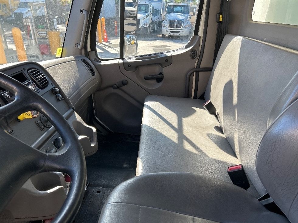 Medium Duty Box Truck-Light and Medium Duty Trucks-Freightliner-2018-M2-Fontana-CA-137,212\n\t\tmiles-$ 34,750 - Image 19