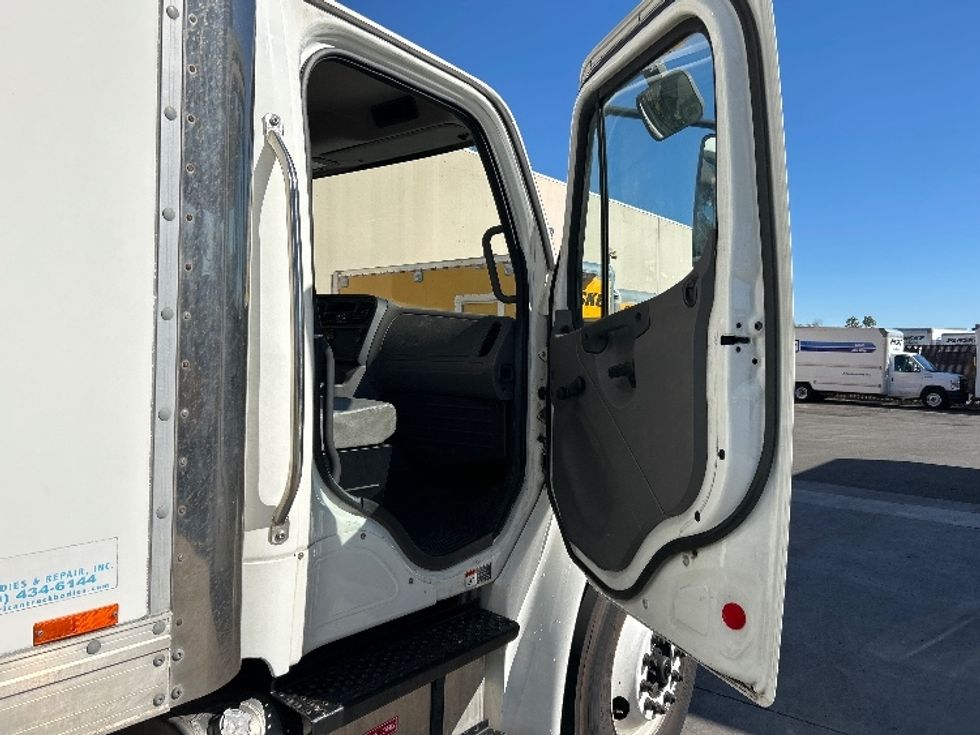 Medium Duty Box Truck-Light and Medium Duty Trucks-Freightliner-2018-M2-Fontana-CA-137,212\n\t\tmiles-$ 34,750 - Image 20