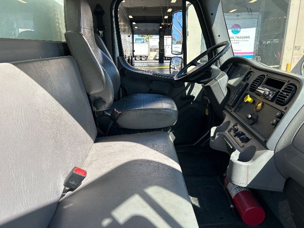 Medium Duty Box Truck-Light and Medium Duty Trucks-Freightliner-2018-M2-Fontana-CA-137,212\n\t\tmiles-$ 34,750 - Image 22