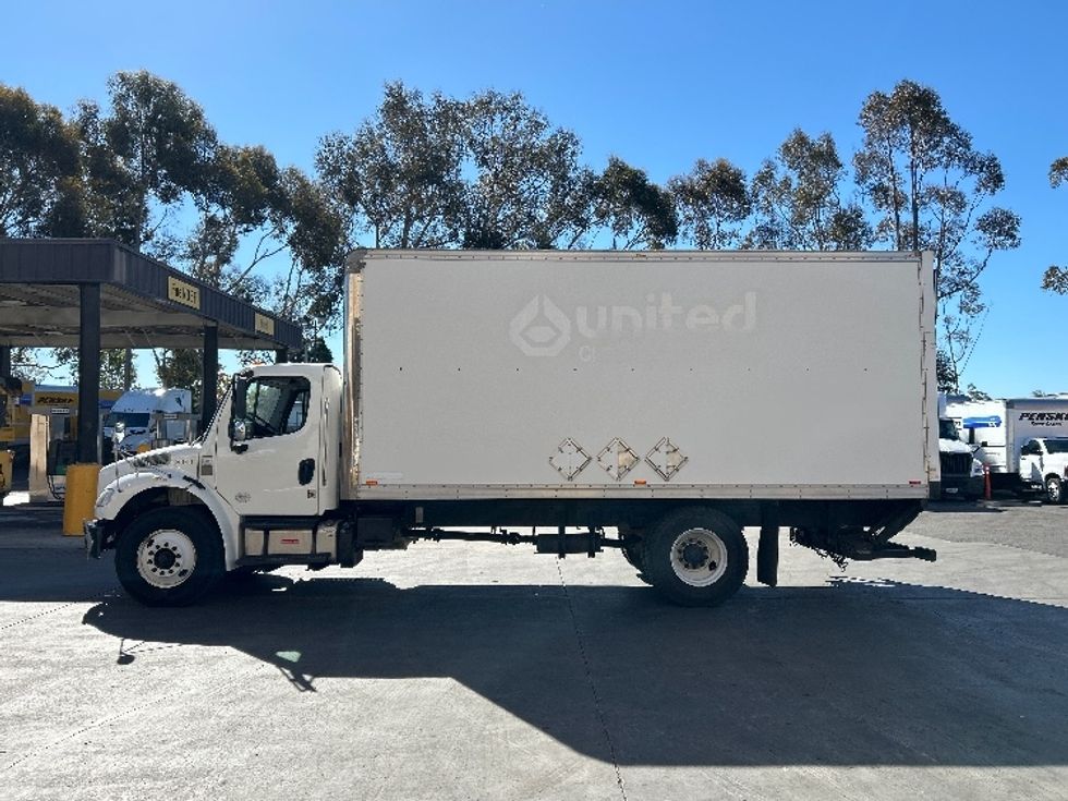 Medium Duty Box Truck-Light and Medium Duty Trucks-Freightliner-2018-M2-Fontana-CA-137,212\n\t\tmiles-$ 34,750 - Image 4