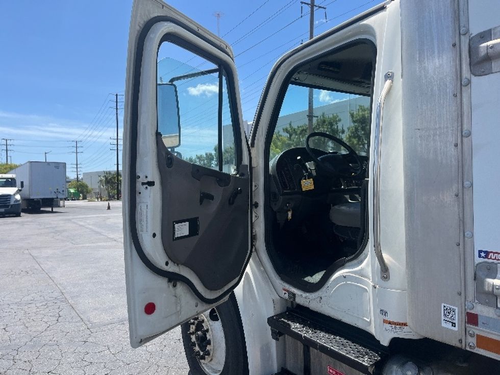 Medium Duty Box Truck-Light and Medium Duty Trucks-Freightliner-2018-M2-Fontana-CA-189,595\n\t\tmiles-$ 46,000 - Image 16