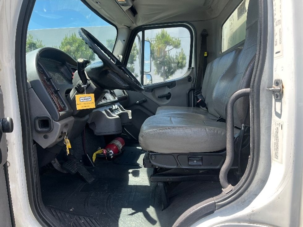 Medium Duty Box Truck-Light and Medium Duty Trucks-Freightliner-2018-M2-Fontana-CA-189,595\n\t\tmiles-$ 46,000 - Image 17