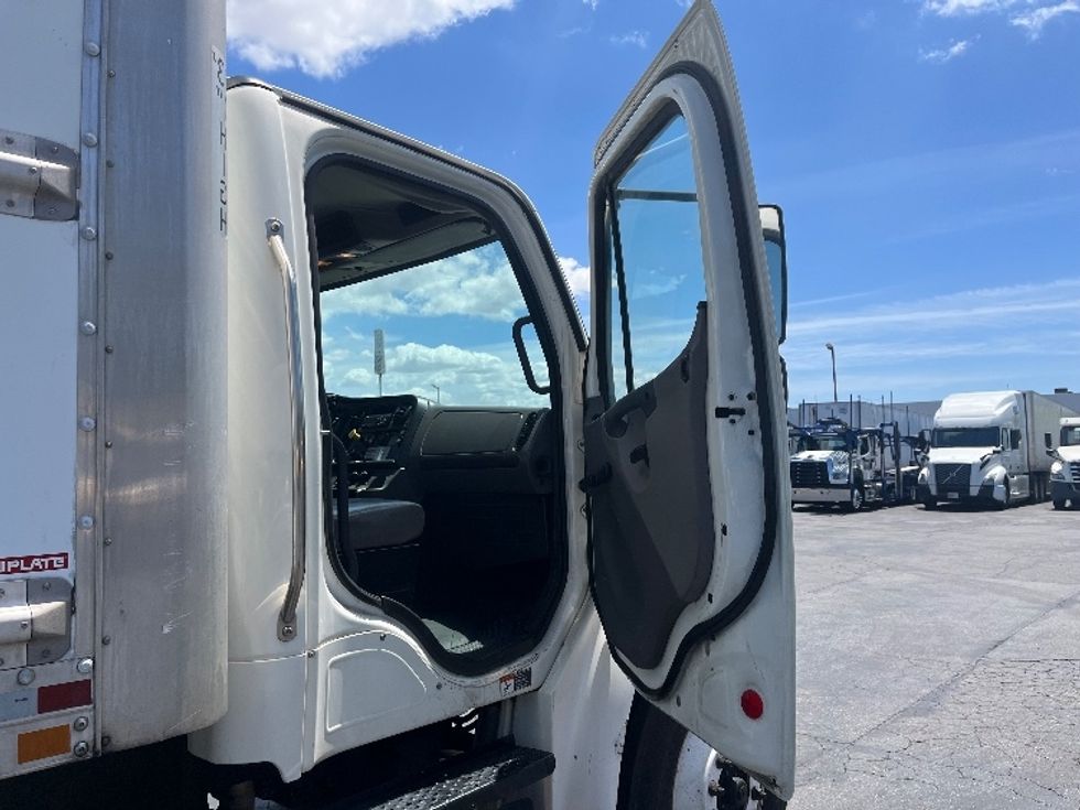 Medium Duty Box Truck-Light and Medium Duty Trucks-Freightliner-2018-M2-Fontana-CA-189,595\n\t\tmiles-$ 46,000 - Image 20
