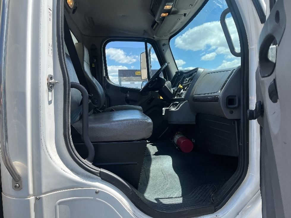 Medium Duty Box Truck-Light and Medium Duty Trucks-Freightliner-2018-M2-Fontana-CA-189,595\n\t\tmiles-$ 46,000 - Image 22