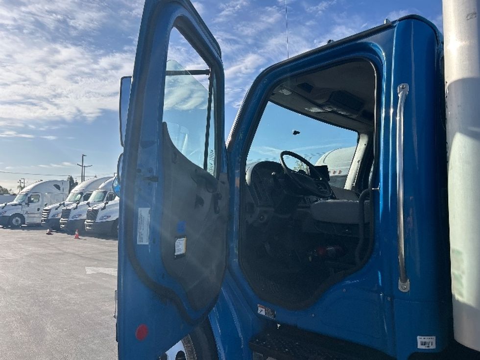 Medium Duty Box Truck-Light and Medium Duty Trucks-Freightliner-2018-M2-Fontana-CA-263,942\n\t\tmiles-$ 36,000 - Image 16