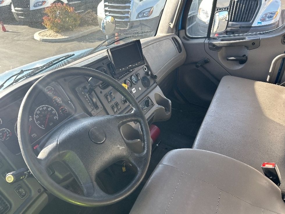 Medium Duty Box Truck-Light and Medium Duty Trucks-Freightliner-2018-M2-Fontana-CA-263,942\n\t\tmiles-$ 36,000 - Image 17