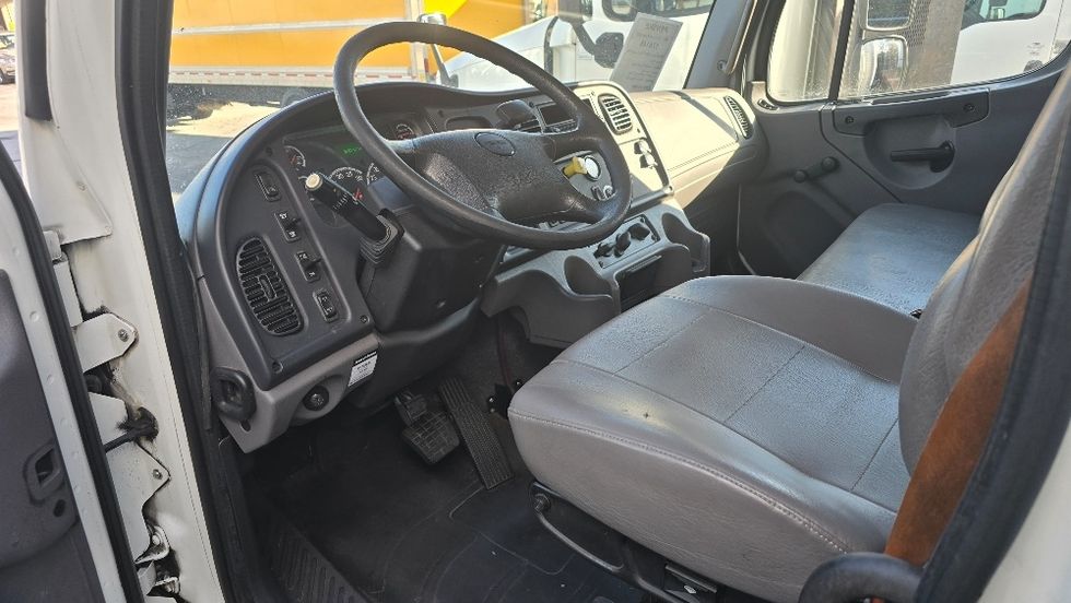 Medium Duty Box Truck-Light and Medium Duty Trucks-Freightliner-2018-M2-Forest Park-GA-245,966\n\t\tmiles-$ 34,750 - Image 17