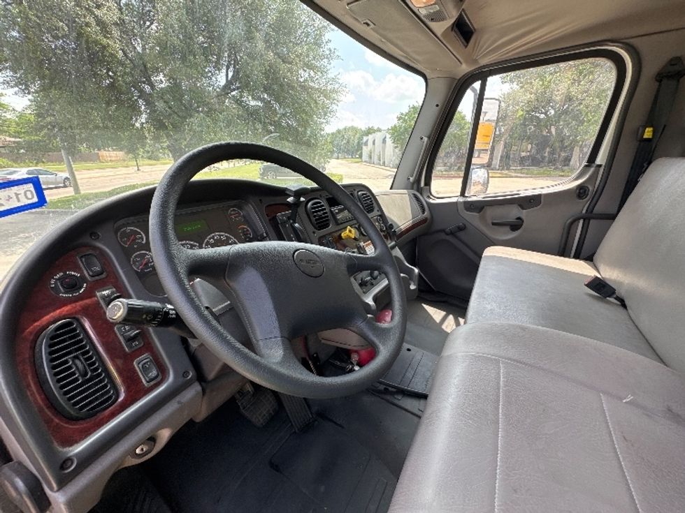 Medium Duty Box Truck-Light and Medium Duty Trucks-Freightliner-2018-M2-Garland-TX-282,669\n\t\tmiles-$ 31,500 - Image 17