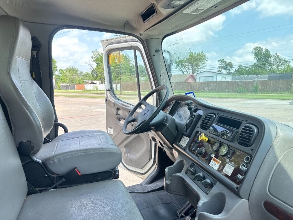 Medium Duty Box Truck-Light and Medium Duty Trucks-Freightliner-2018-M2-Garland-TX-282,669\n\t\tmiles-$ 31,500 - Image 22