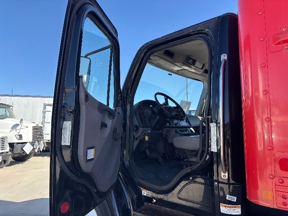Medium Duty Box Truck-Light and Medium Duty Trucks-Freightliner-2018-M2-Greeley-CO-215,441\n\t\tmiles-$ 40,500 - Image 16
