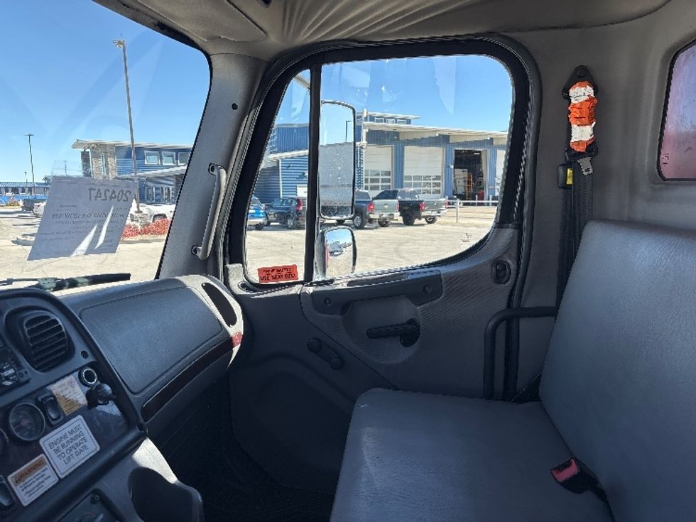Medium Duty Box Truck-Light and Medium Duty Trucks-Freightliner-2018-M2-Greeley-CO-215,441\n\t\tmiles-$ 40,500 - Image 19
