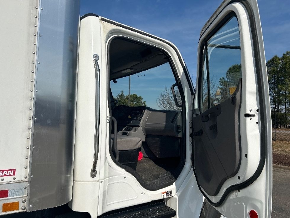 Medium Duty Box Truck-Light and Medium Duty Trucks-Freightliner-2018-M2-Greensboro-NC-78,467\n\t\tmiles-$ 60,250 - Image 20