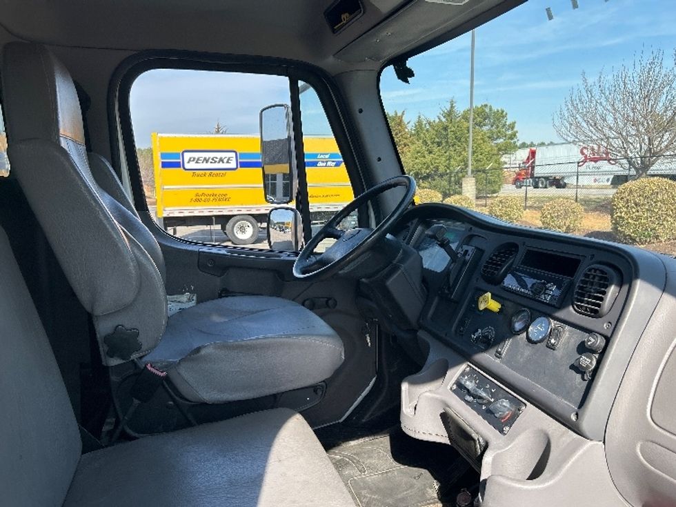 Medium Duty Box Truck-Light and Medium Duty Trucks-Freightliner-2018-M2-Greensboro-NC-78,467\n\t\tmiles-$ 60,250 - Image 22