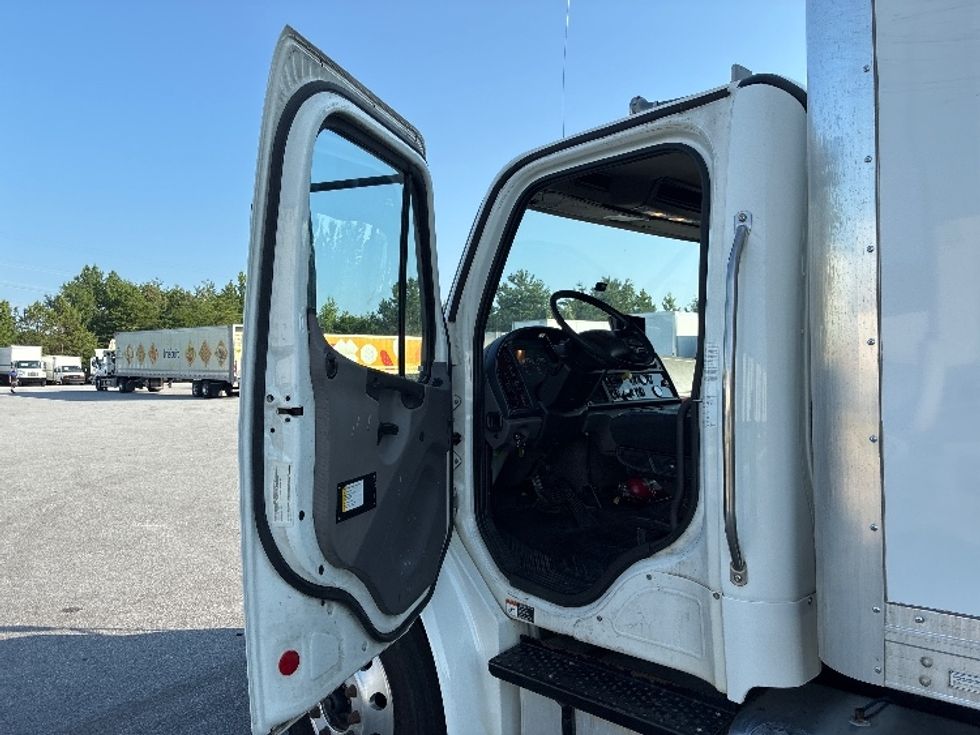 Medium Duty Box Truck-Light and Medium Duty Trucks-Freightliner-2018-M2-Greenville-SC-271,767\n\t\tmiles-$ 32,750 - Image 16