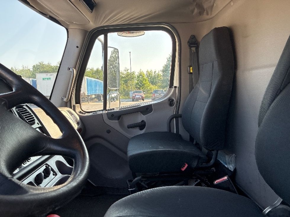 Medium Duty Box Truck-Light and Medium Duty Trucks-Freightliner-2018-M2-Greenville-SC-271,767\n\t\tmiles-$ 32,750 - Image 19