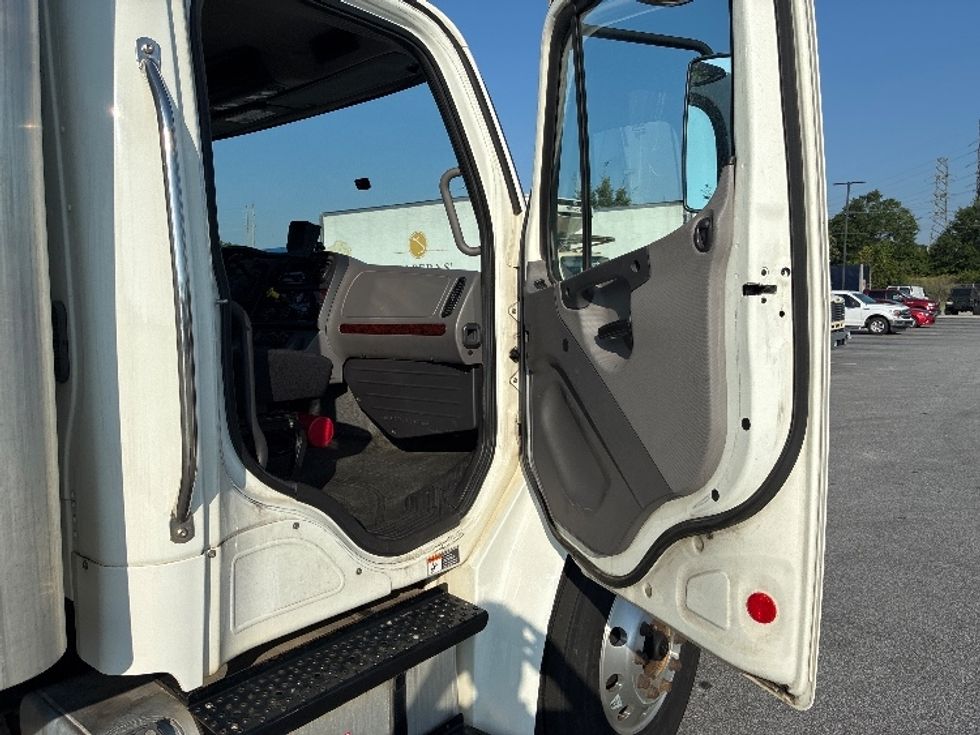 Medium Duty Box Truck-Light and Medium Duty Trucks-Freightliner-2018-M2-Greenville-SC-271,767\n\t\tmiles-$ 32,750 - Image 20
