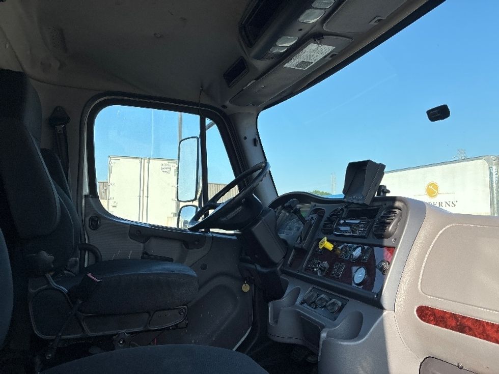 Medium Duty Box Truck-Light and Medium Duty Trucks-Freightliner-2018-M2-Greenville-SC-271,767\n\t\tmiles-$ 32,750 - Image 22