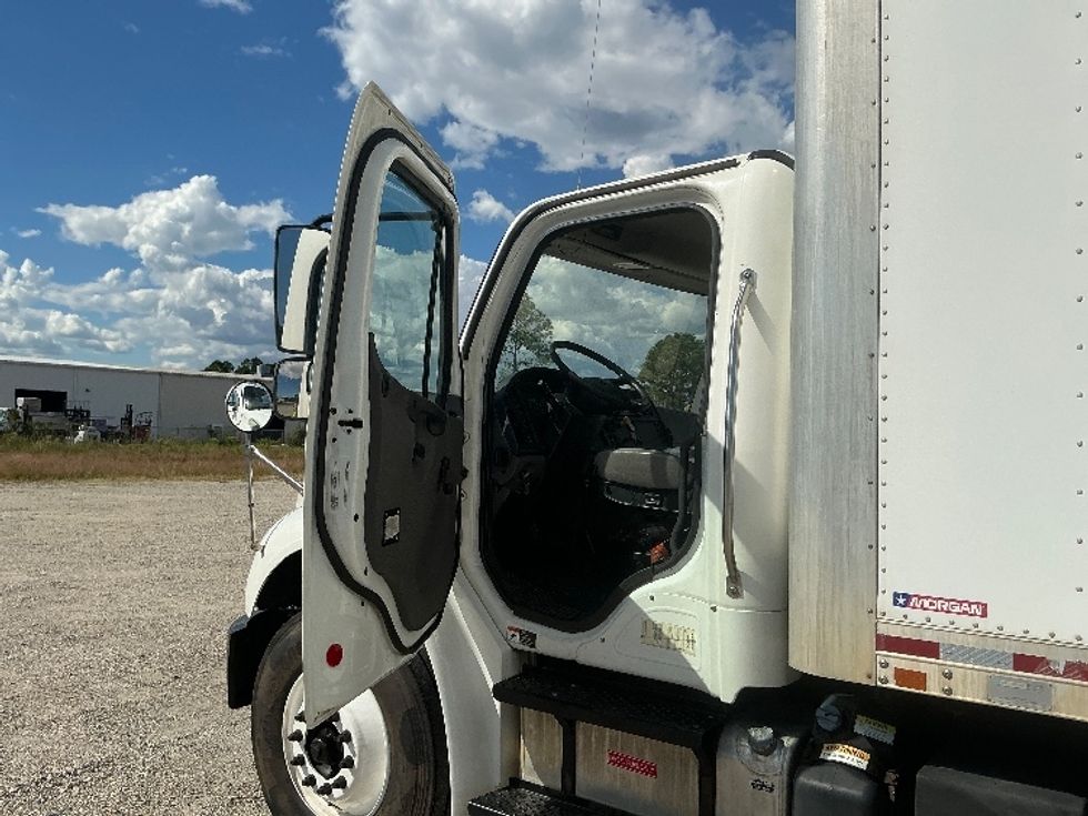 Medium Duty Box Truck-Light and Medium Duty Trucks-Freightliner-2018-M2-Gulfport-MS-287,554\n\t\tmiles-$ 31,000 - Image 16