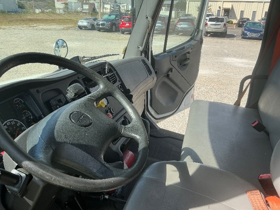 Medium Duty Box Truck-Light and Medium Duty Trucks-Freightliner-2018-M2-Gulfport-MS-287,554\n\t\tmiles-$ 31,000 - Image 17