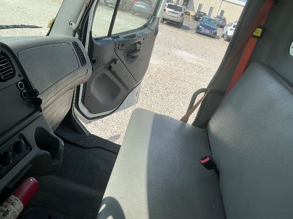 Medium Duty Box Truck-Light and Medium Duty Trucks-Freightliner-2018-M2-Gulfport-MS-287,554\n\t\tmiles-$ 31,000 - Image 19