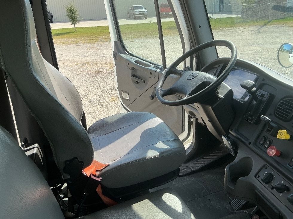 Medium Duty Box Truck-Light and Medium Duty Trucks-Freightliner-2018-M2-Gulfport-MS-287,554\n\t\tmiles-$ 31,000 - Image 21