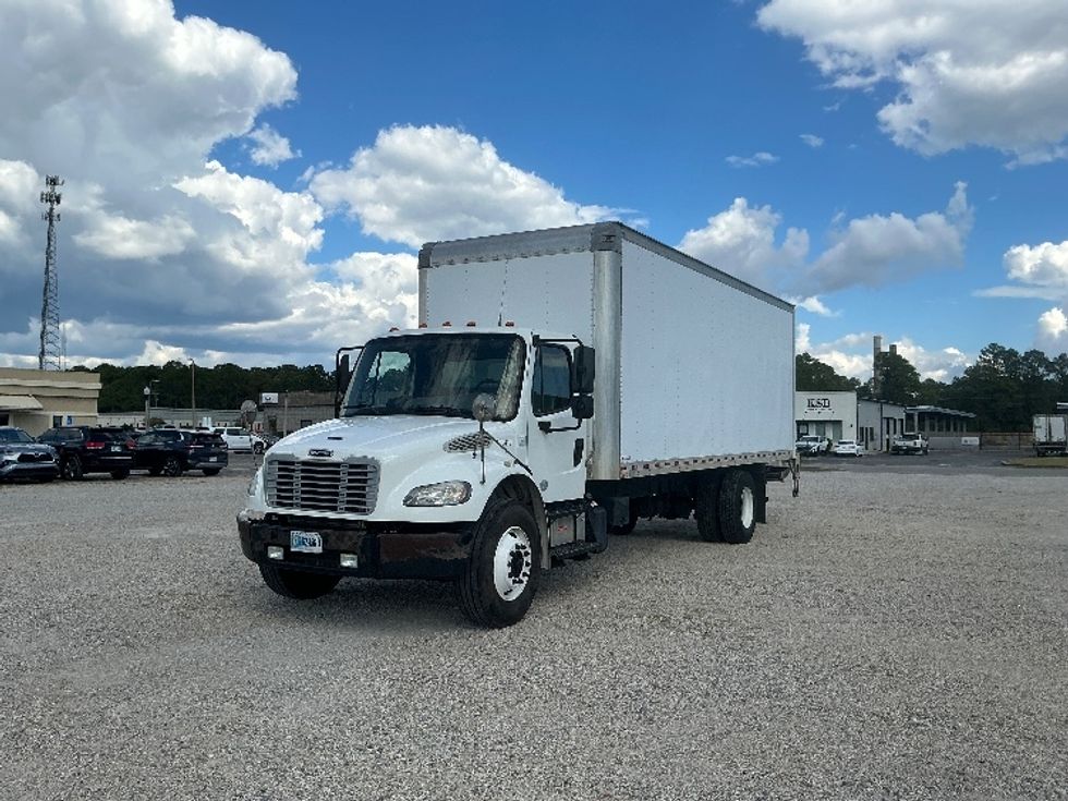 2018 Freightliner M2 106 Medium Duty photo 3