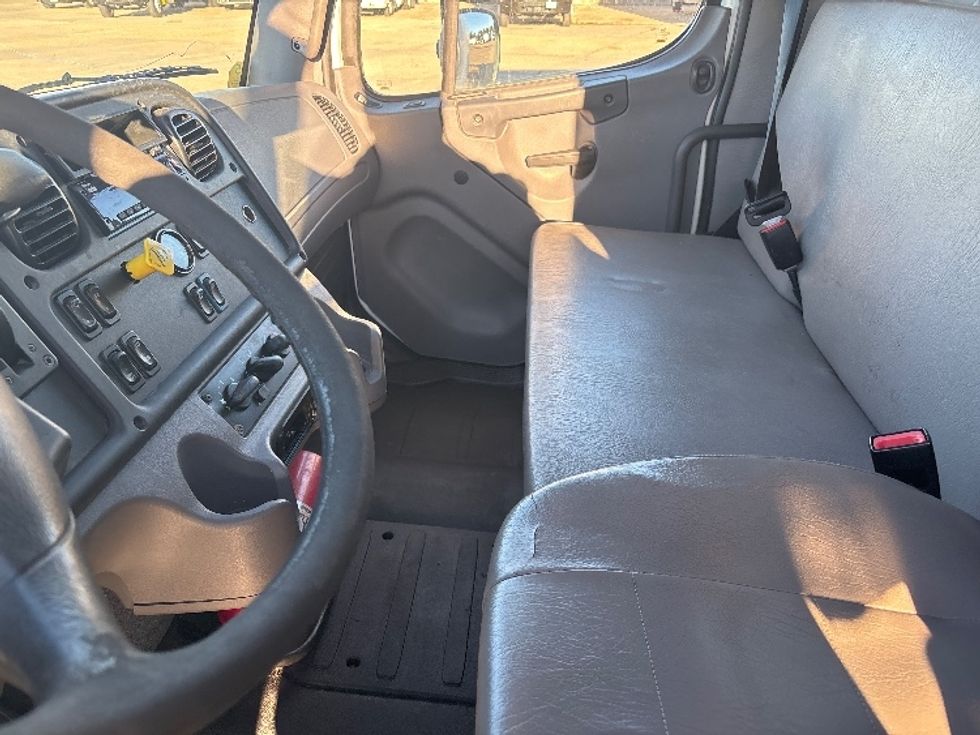 Medium Duty Box Truck-Light and Medium Duty Trucks-Freightliner-2018-M2-Hammond-LA-267,869\n\t\tmiles-$ 36,500 - Image 19