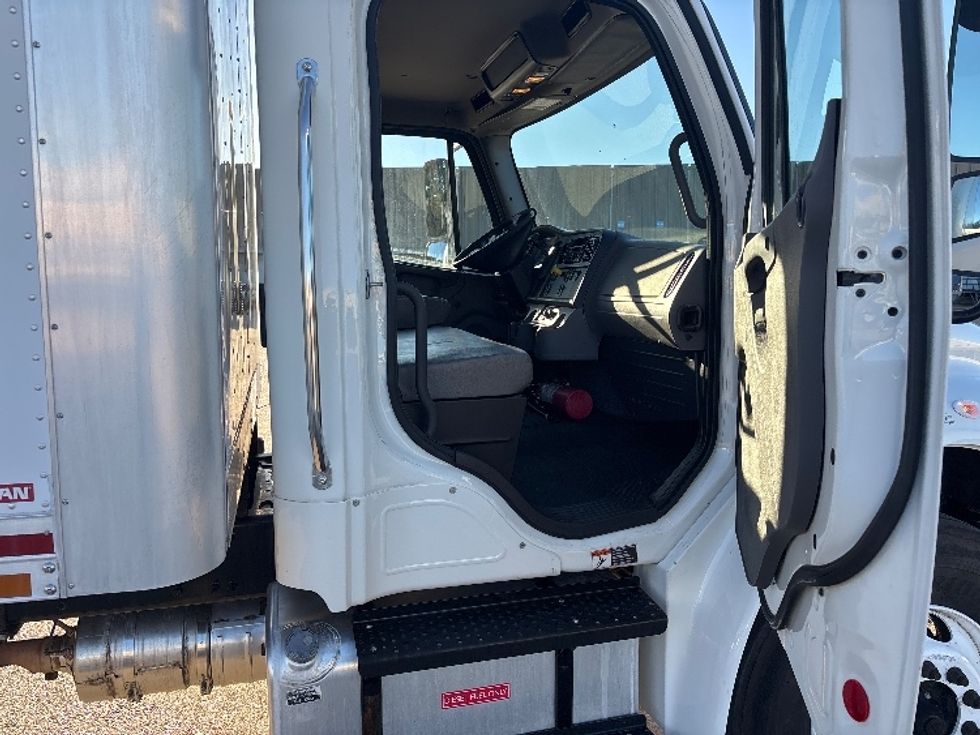 Medium Duty Box Truck-Light and Medium Duty Trucks-Freightliner-2018-M2-Hammond-LA-267,869\n\t\tmiles-$ 36,500 - Image 20
