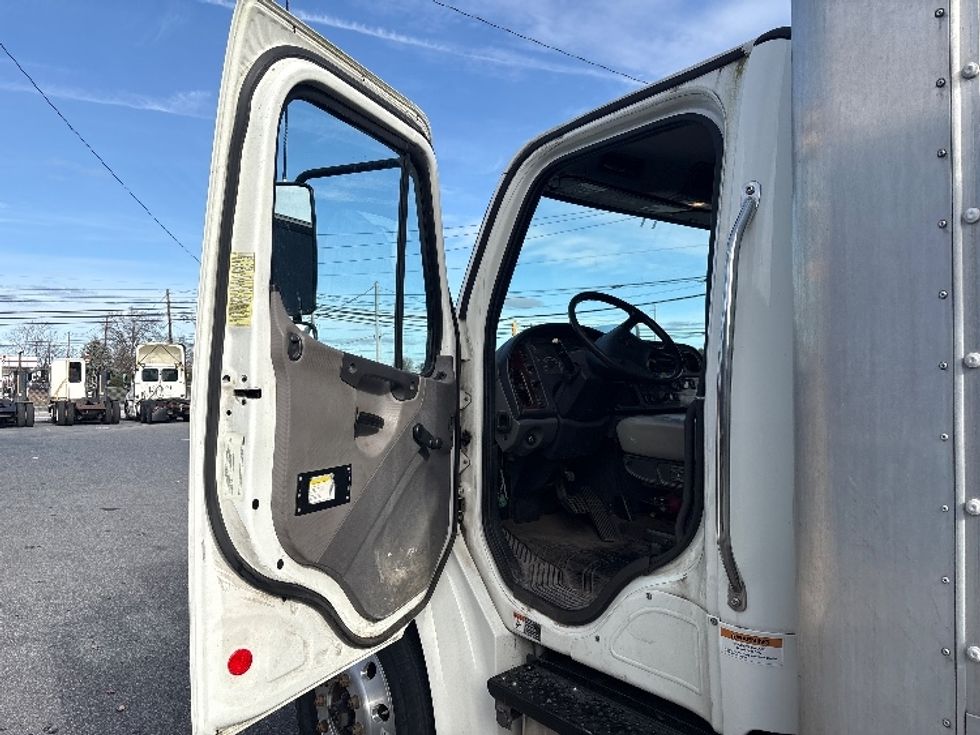 Medium Duty Box Truck-Light and Medium Duty Trucks-Freightliner-2018-M2-Harrisburg-PA-154,656\n\t\tmiles-$ 47,750 - Image 16