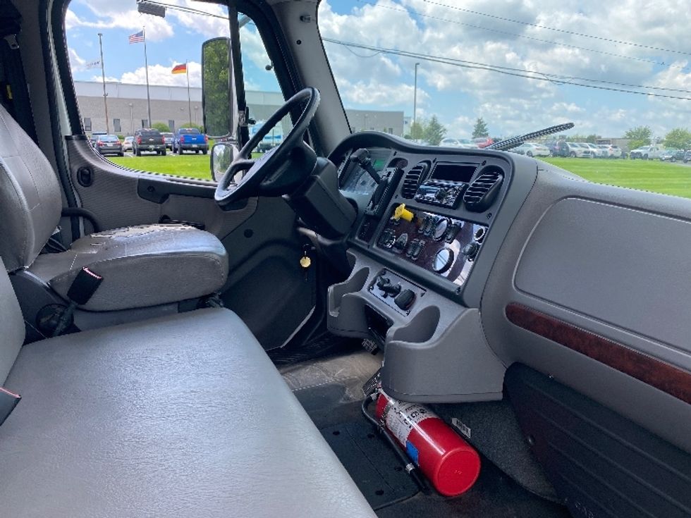 Medium Duty Box Truck-Light and Medium Duty Trucks-Freightliner-2018-M2-Harrisburg-PA-165,497\n\t\tmiles-$ 43,500 - Image 22