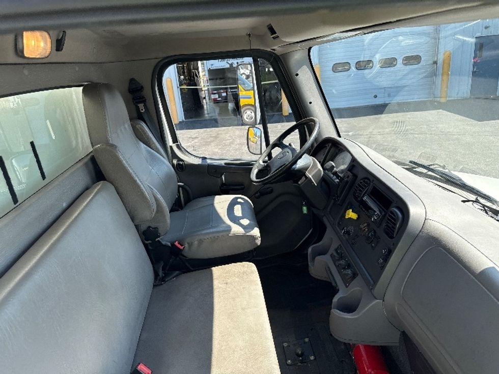 Medium Duty Box Truck-Light and Medium Duty Trucks-Freightliner-2018-M2-Harrisburg-PA-237,327\n\t\tmiles-$ 38,250 - Image 22
