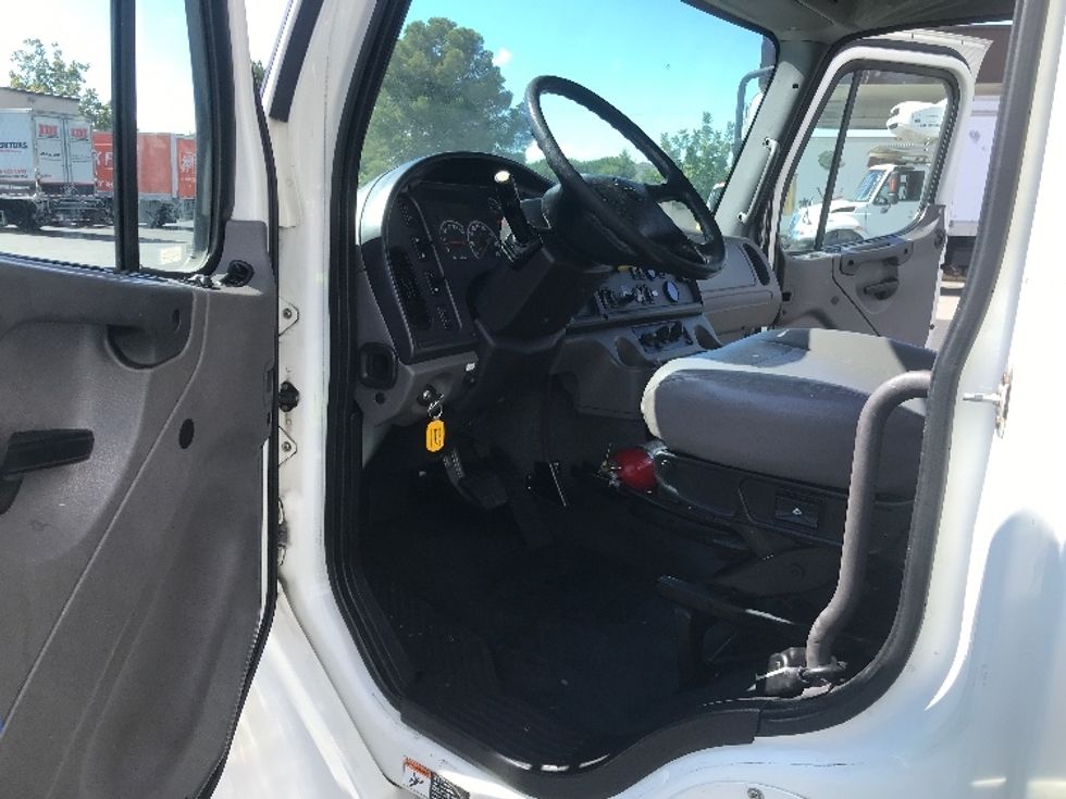 Medium Duty Box Truck-Light and Medium Duty Trucks-Freightliner-2018-M2-Hayward-CA-170,059\n\t\tmiles-$ 43,250 - Image 16