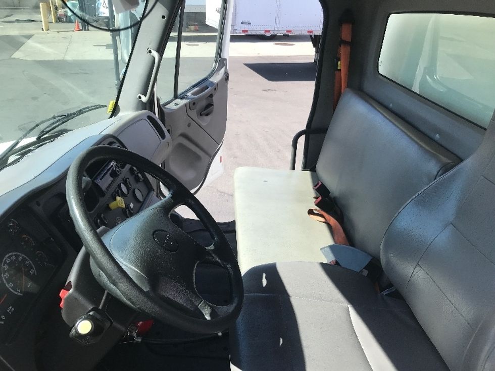 Medium Duty Box Truck-Light and Medium Duty Trucks-Freightliner-2018-M2-Hayward-CA-170,059\n\t\tmiles-$ 43,250 - Image 19