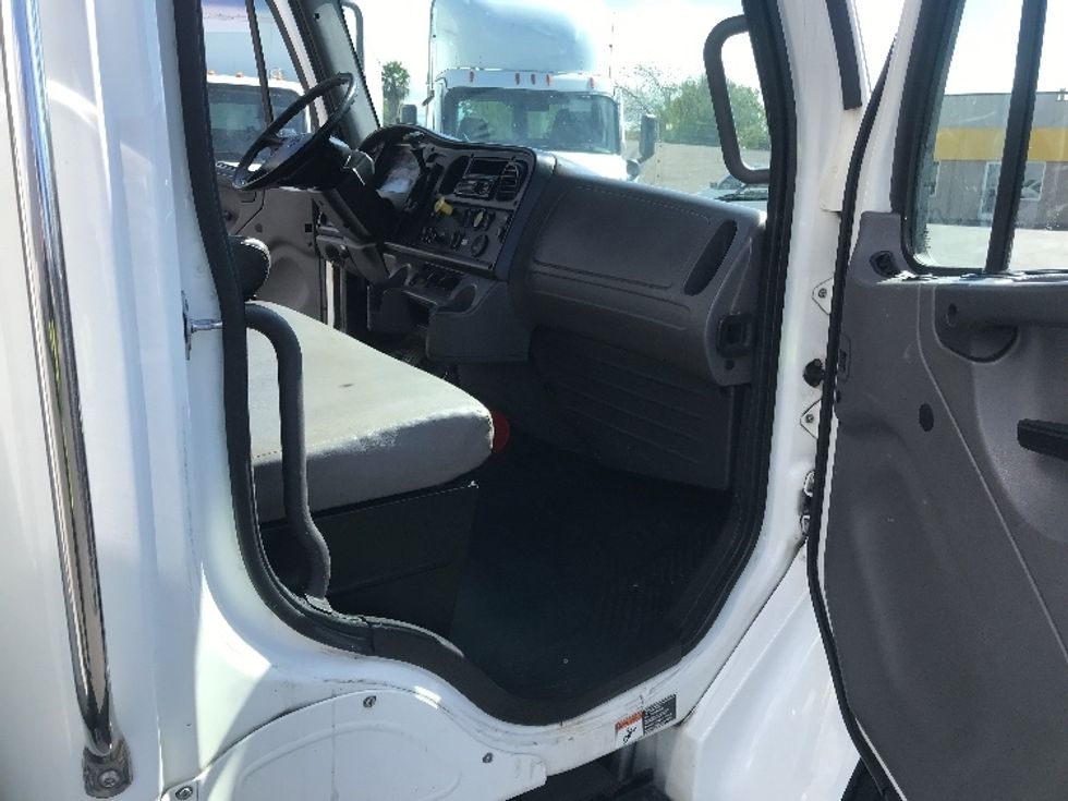 Medium Duty Box Truck-Light and Medium Duty Trucks-Freightliner-2018-M2-Hayward-CA-170,059\n\t\tmiles-$ 43,250 - Image 20