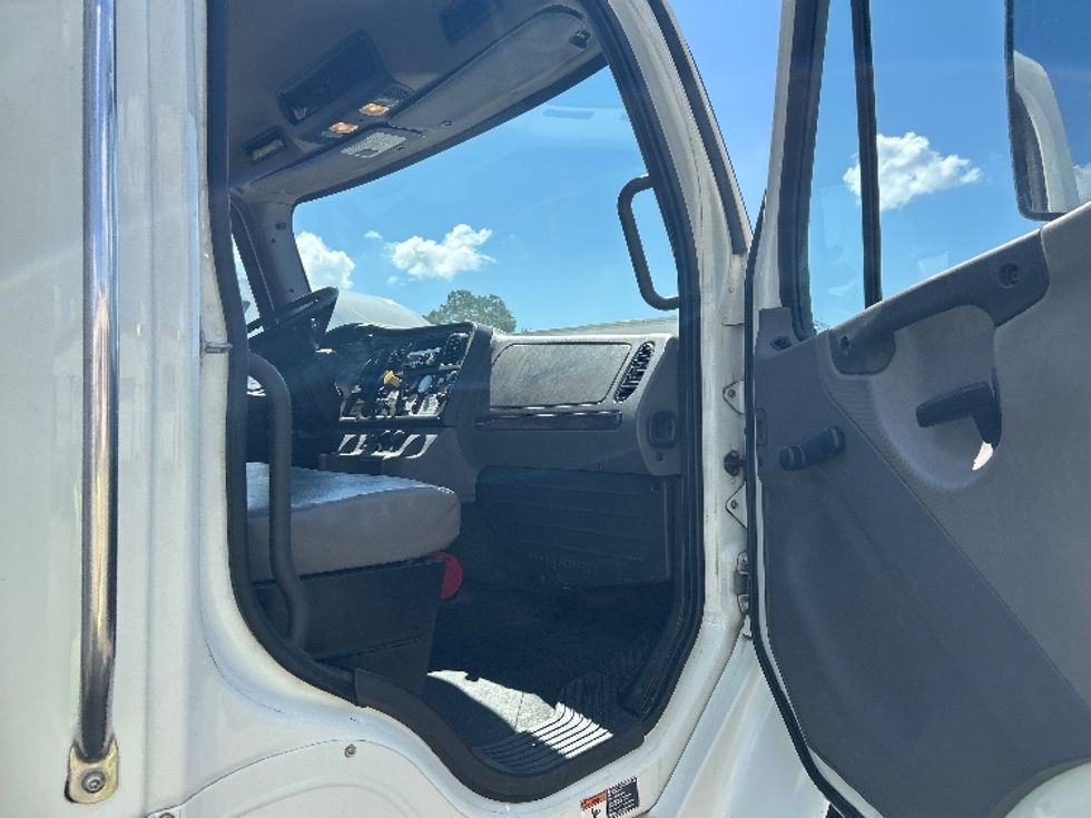 Medium Duty Box Truck-Light and Medium Duty Trucks-Freightliner-2018-M2-Homewood-AL-144,358\n\t\tmiles-$ 57,250 - Image 19