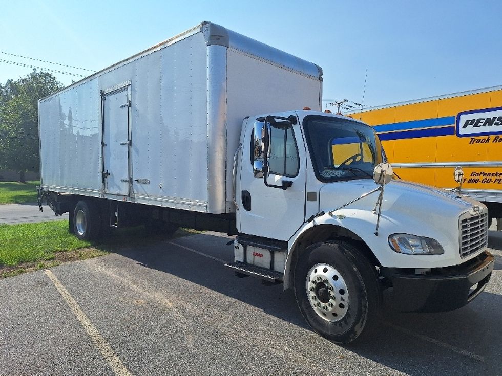 Medium Duty Box Truck-Light and Medium Duty Trucks-Freightliner-2018-M2-Hudson-NH-186,281\n\t\tmiles-$ 44,000 - Image 1