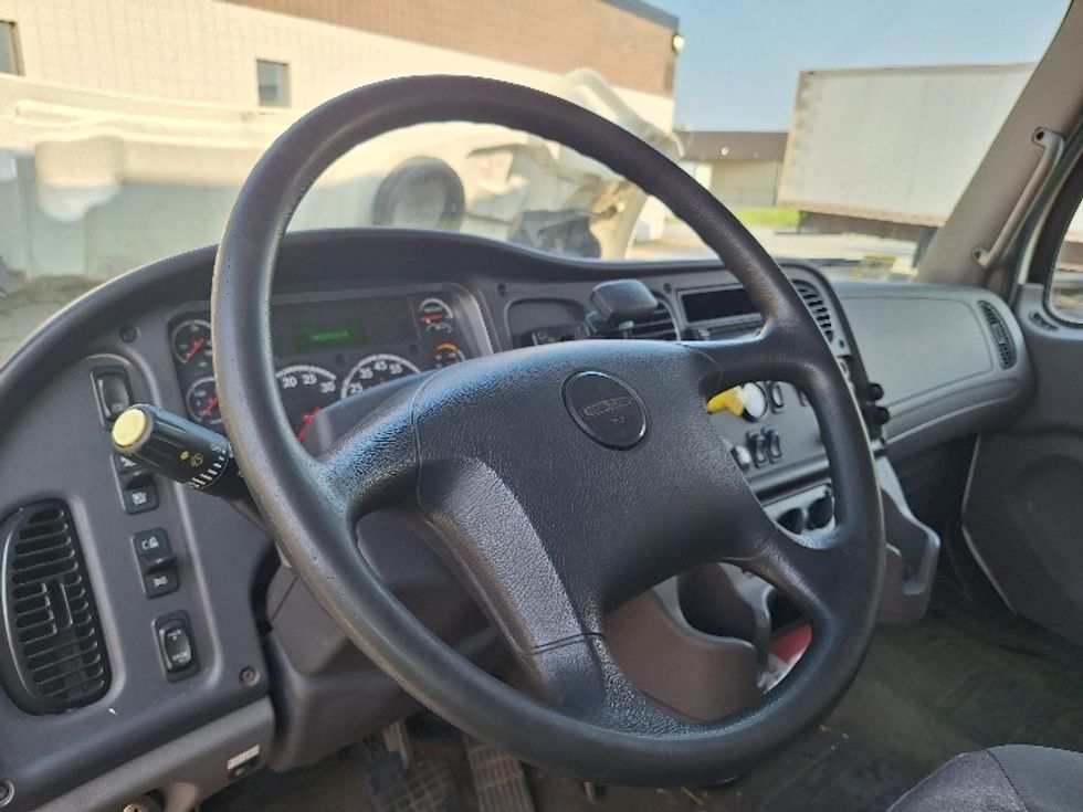 Medium Duty Box Truck-Light and Medium Duty Trucks-Freightliner-2018-M2-Hudson-NH-186,281\n\t\tmiles-$ 44,000 - Image 17