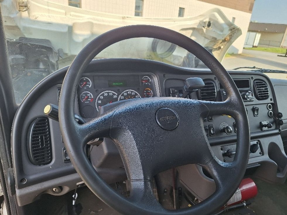 Medium Duty Box Truck-Light and Medium Duty Trucks-Freightliner-2018-M2-Hudson-NH-186,281\n\t\tmiles-$ 44,000 - Image 18